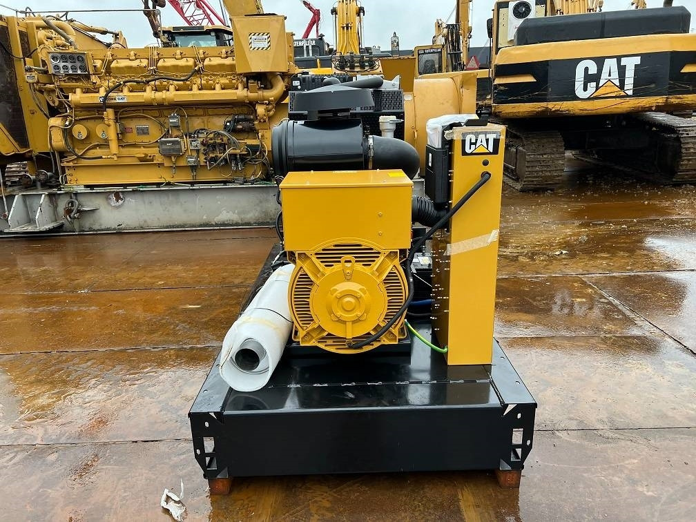 CAT DE 200 E3 200 kva 160kw 10 units availble UNUSED - Gerador elétrico: foto 3 CAT DE 200 E3 200 kva 160kw 10 units availble UNUSED - Gerador elétrico: foto 3