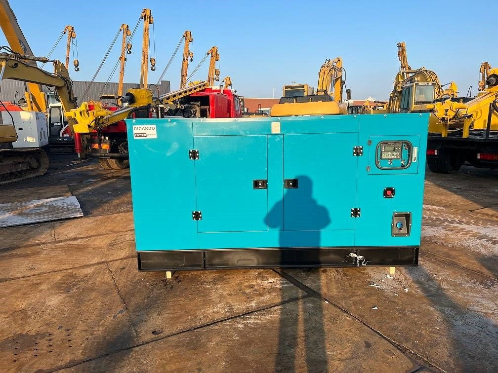 Ricardo 150KVA (120KW) SILENT GENERATOR 3 PHASE 50HZ 400V - Gerador elétrico: foto 2 Ricardo 150KVA (120KW) SILENT GENERATOR 3 PHASE 50HZ 400V - Gerador elétrico: foto 2