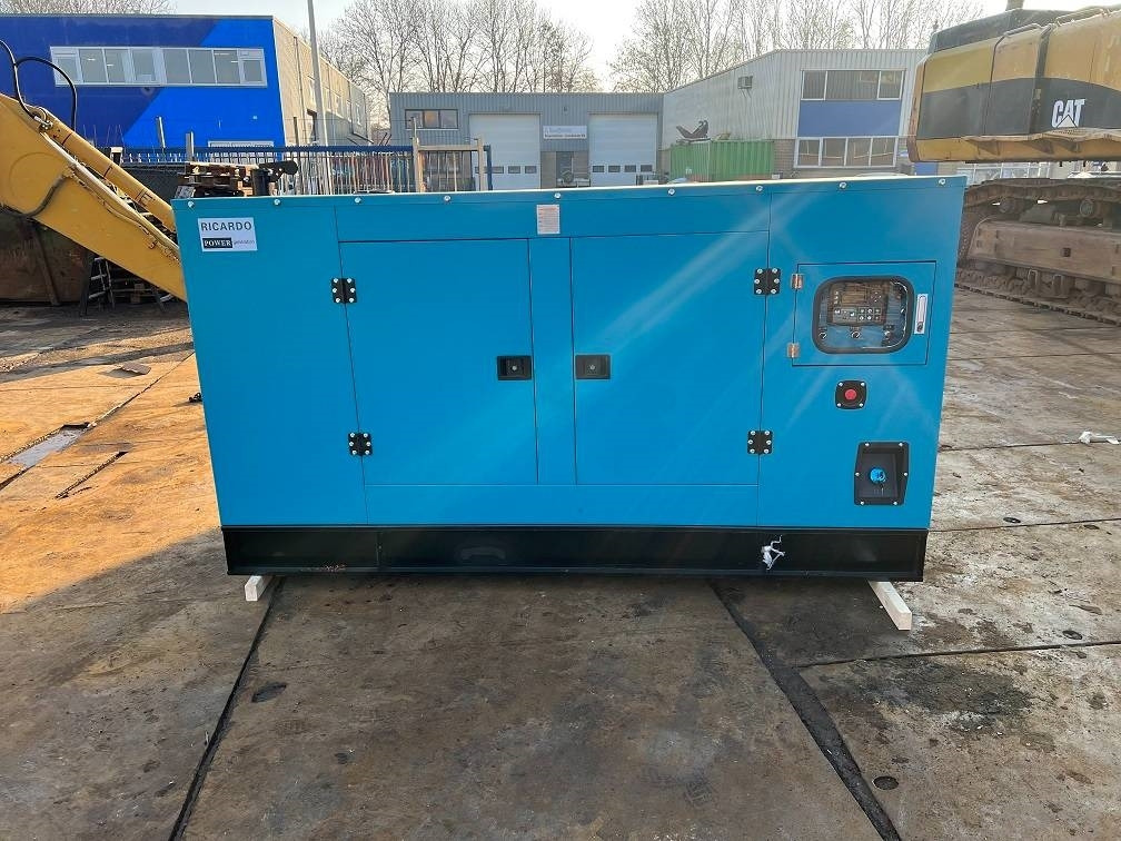 Ricardo 200KVA (160KW) SILENT GENERATOR 3 PHASE 50HZ 400V - Gerador elétrico: foto 1 Ricardo 200KVA (160KW) SILENT GENERATOR 3 PHASE 50HZ 400V - Gerador elétrico: foto 1