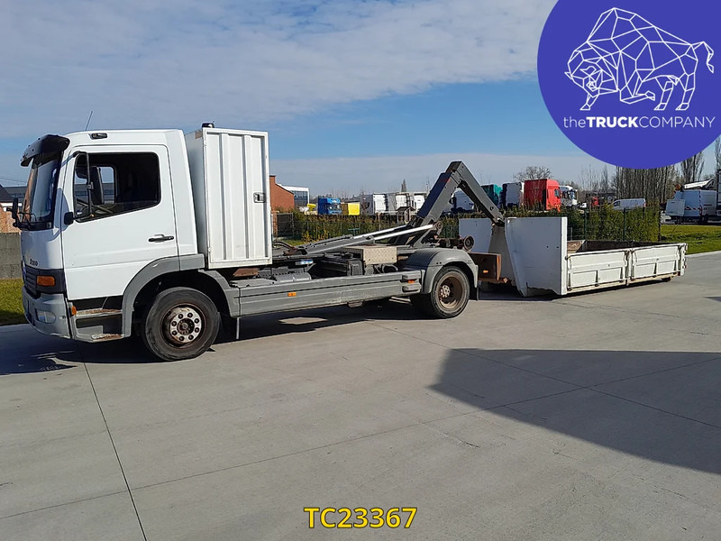 Mercedes-Benz Atego 1217 - Camião transportador de contêineres/ Caixa móvel: foto 5 Mercedes-Benz Atego 1217 - Camião transportador de contêineres/ Caixa móvel: foto 5