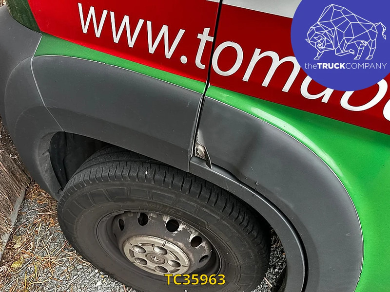 Peugeot Boxer 2.0 HDI BOX + LIFT - Carrinha de contentor: foto 4 Peugeot Boxer 2.0 HDI BOX + LIFT - Carrinha de contentor: foto 4