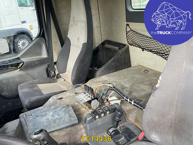 Renault Kerax 370 - Camião transportador de contêineres/ Caixa móvel: foto 3 Renault Kerax 370 - Camião transportador de contêineres/ Caixa móvel: foto 3