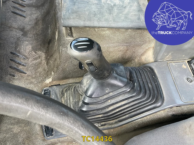 Renault Kerax 370 - Camião transportador de contêineres/ Caixa móvel: foto 4 Renault Kerax 370 - Camião transportador de contêineres/ Caixa móvel: foto 4