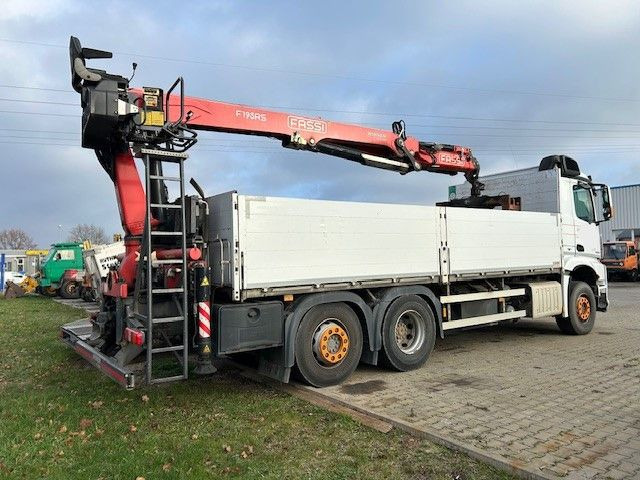 Mercedes-Benz 2545 Kran FASSI F195AS Mercedes-Benz 2545 Kran FASSI F195AS - Camião de caixa aberta/ Plataforma, Camião grua: foto 2 Mercedes-Benz 2545 Kran FASSI F195AS Mercedes-Benz 2545 Kran FASSI F195AS - Camião de caixa aberta/ Plataforma, Camião grua: foto 2