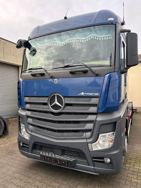 Mercedes-Benz 2548 Mercedes-Benz 2548 - Camião transportador de contêineres/ Caixa móvel: foto 3 Mercedes-Benz 2548 Mercedes-Benz 2548 - Camião transportador de contêineres/ Caixa móvel: foto 3
