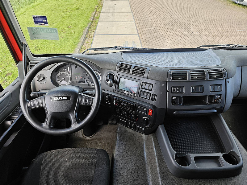 Fotografia de interior 1: Camião chassi DAF CF 290 SPACECAB WB 570