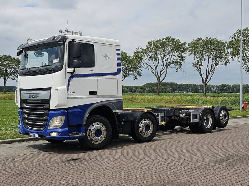 DAF XF 460 8X2 MAN. INT. ADR - Camião chassi: foto 2 DAF XF 460 8X2 MAN. INT. ADR - Camião chassi: foto 2