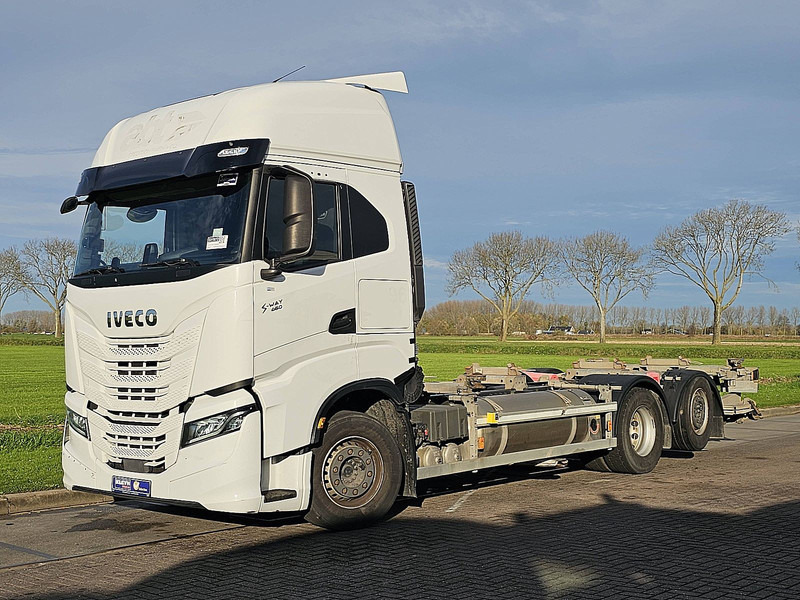 Iveco S-WAY AS260S46 6x2*4 LNG GAS - Camião transportador de contêineres/ Caixa móvel: foto 2 Iveco S-WAY AS260S46 6x2*4 LNG GAS - Camião transportador de contêineres/ Caixa móvel: foto 2