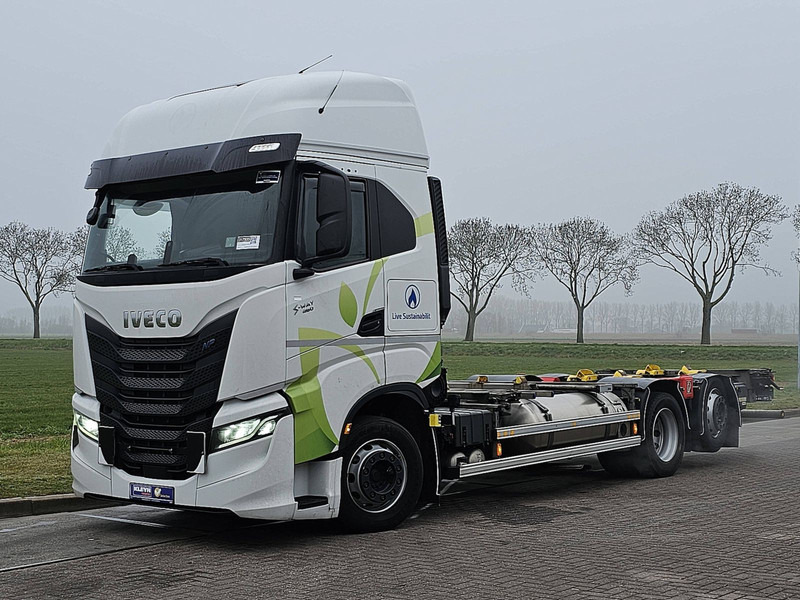 Iveco S-WAY AS260S46 LNG INT. STEERAXLE - Camião transportador de contêineres/ Caixa móvel: foto 2 Iveco S-WAY AS260S46 LNG INT. STEERAXLE - Camião transportador de contêineres/ Caixa móvel: foto 2