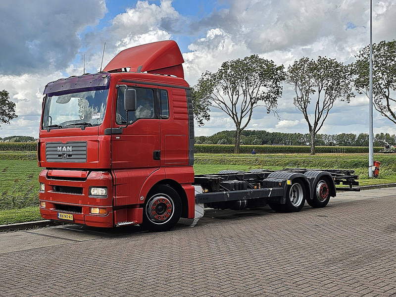 MAN 26.360 TGA XL MANUAL NL-TRUCK - Camião transportador de contêineres/ Caixa móvel: foto 2 MAN 26.360 TGA XL MANUAL NL-TRUCK - Camião transportador de contêineres/ Caixa móvel: foto 2