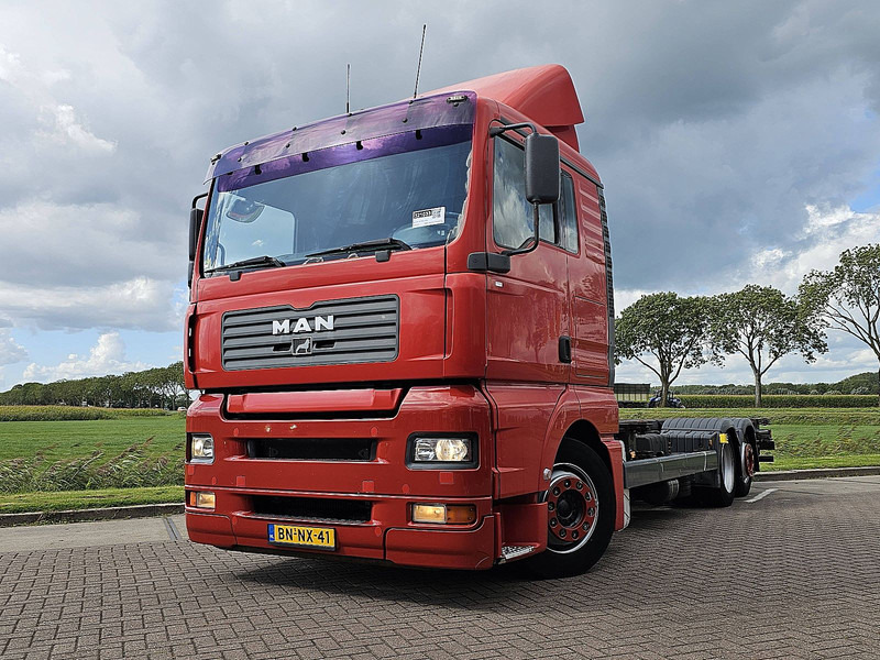 MAN 26.360 TGA XL MANUAL NL-TRUCK - Camião transportador de contêineres/ Caixa móvel: foto 1 MAN 26.360 TGA XL MANUAL NL-TRUCK - Camião transportador de contêineres/ Caixa móvel: foto 1