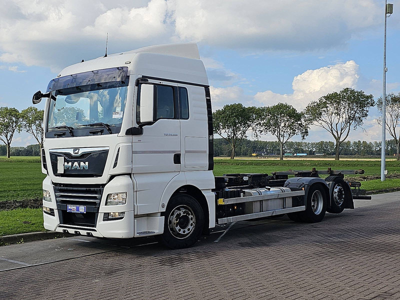 MAN 26.500 TGX - Camião transportador de contêineres/ Caixa móvel: foto 2 MAN 26.500 TGX - Camião transportador de contêineres/ Caixa móvel: foto 2