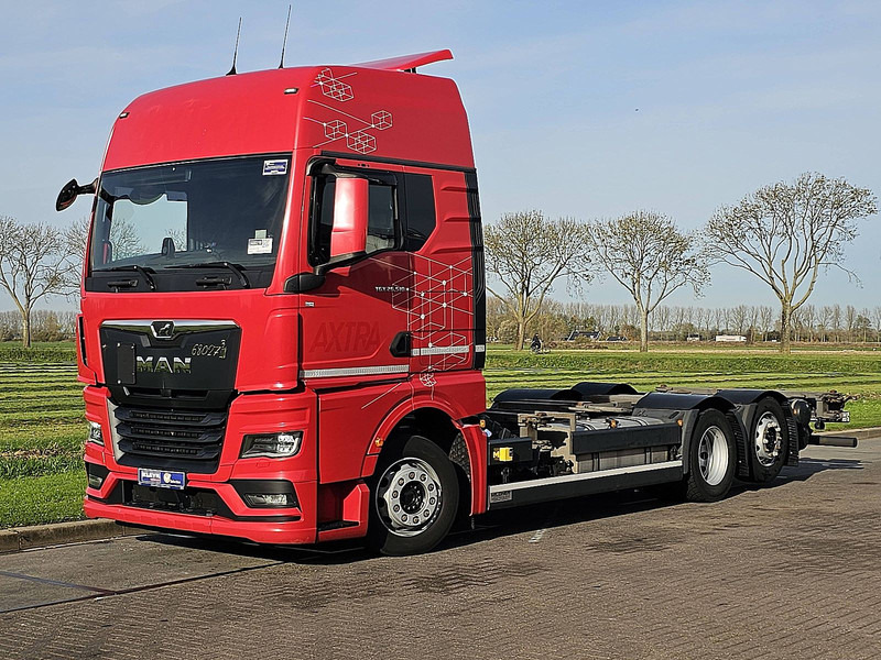 MAN 26.510 TGX GX 6X2 INTARDER - Camião transportador de contêineres/ Caixa móvel: foto 2 MAN 26.510 TGX GX 6X2 INTARDER - Camião transportador de contêineres/ Caixa móvel: foto 2
