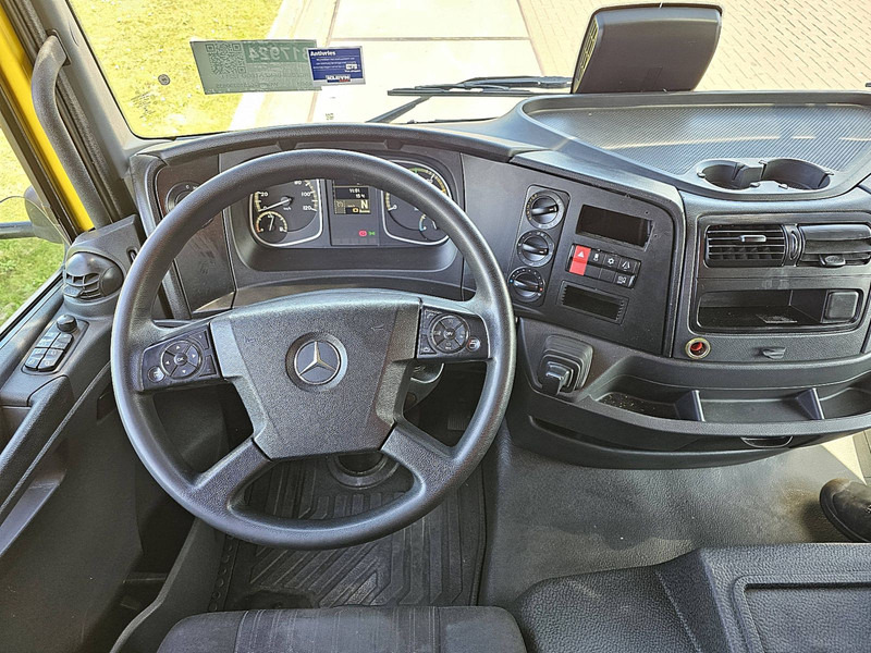 Fotografia de interior 2: Locação financeira de Mercedes-Benz ATEGO 1221 L Mercedes-Benz ATEGO 1221 L