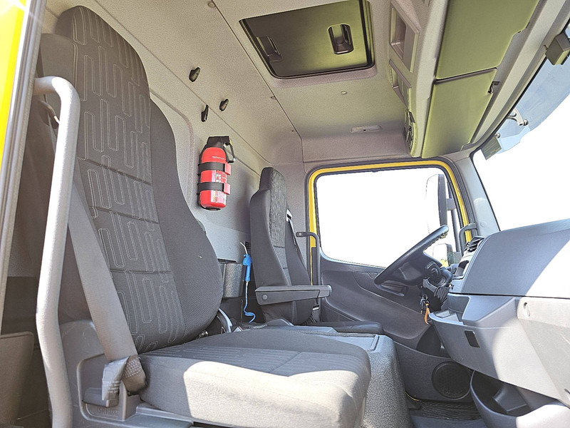Fotografia de interior 1: Locação financeira de Mercedes-Benz ATEGO 1221 L Mercedes-Benz ATEGO 1221 L