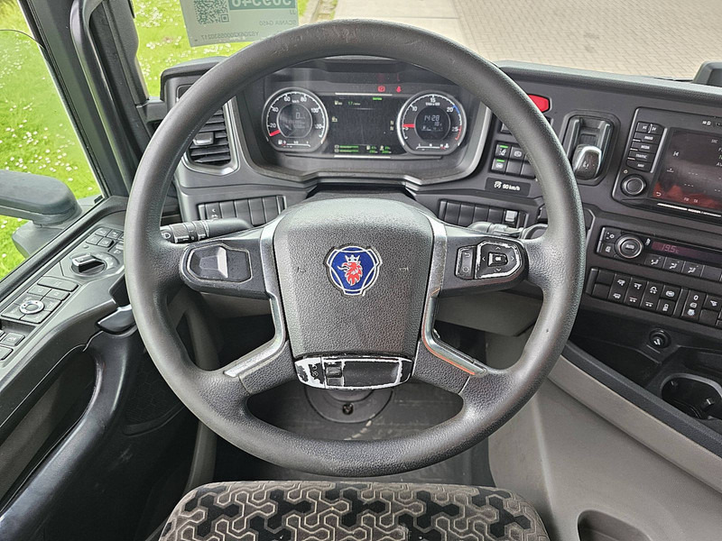 Fotografia de interior 2: Camião polibenne Scania G450 6X2 NB VDL HOOKLIFT