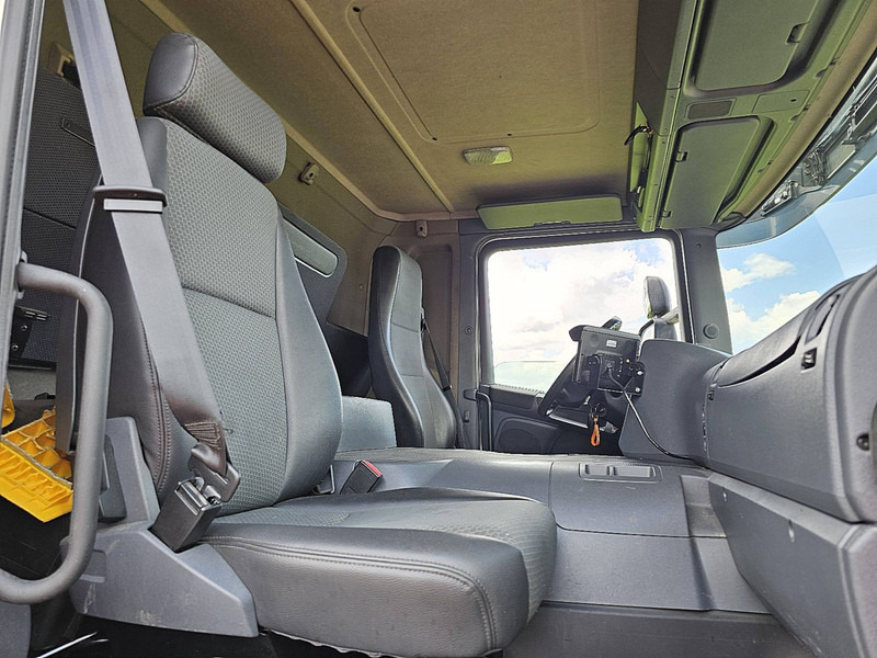 Camião de lona Scania P250 4X2 TAILLIFT: foto 7