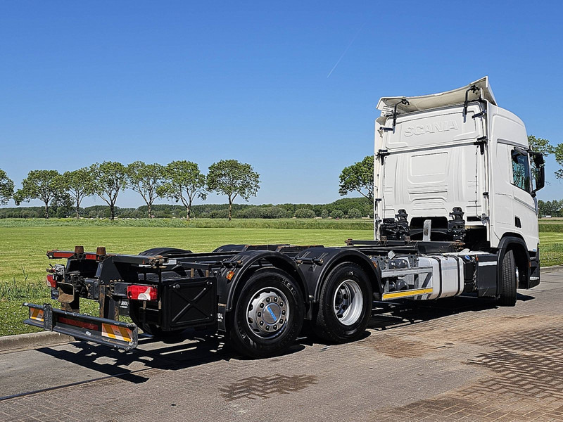 Scania R450 6x2*4 - Camião transportador de contêineres/ Caixa móvel: foto 3 Scania R450 6x2*4 - Camião transportador de contêineres/ Caixa móvel: foto 3