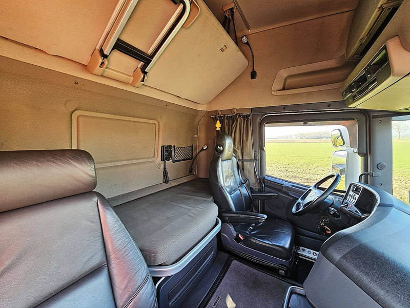 Fotografia de interior 3: Locação financeira de Scania R730 6X4 HNB RETARDER PTO Scania R730 6X4 HNB RETARDER PTO