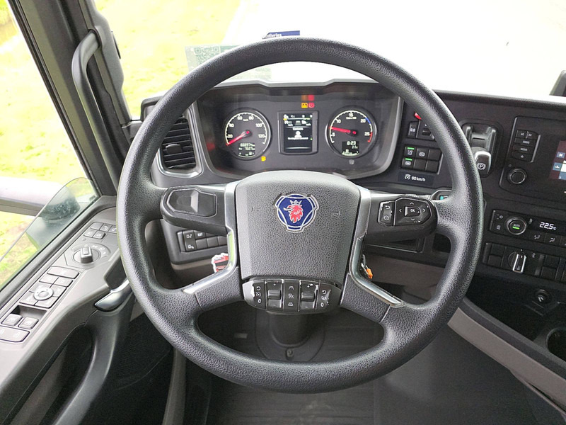 Fotografia de interior 2: Tractor Scania S450 RETARDER 2X TANK