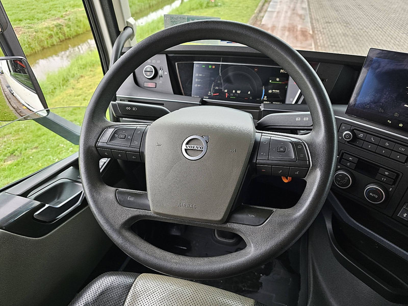 Fotografia de interior 2: Tractor Volvo FH 500 FH5 6X2 STEERED PTO