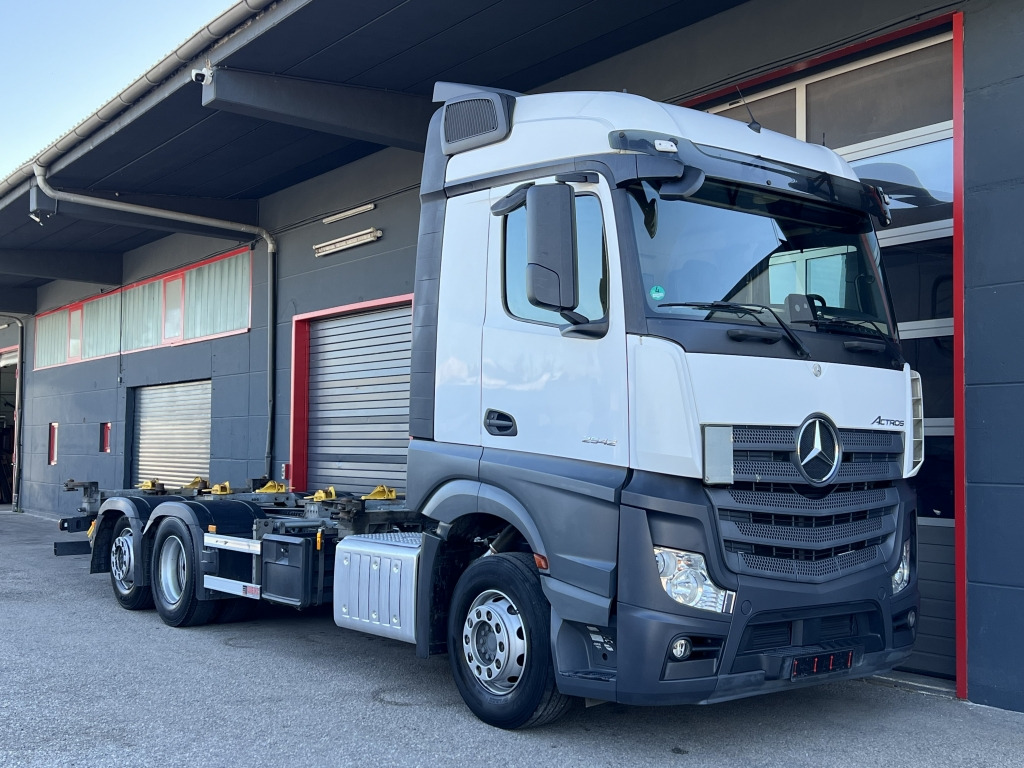 Mercedes-Benz Actros 2542 Klima Retader SDG715 745 BDF Scheckh - Camião transportador de contêineres/ Caixa móvel: foto 1 Mercedes-Benz Actros 2542 Klima Retader SDG715 745 BDF Scheckh - Camião transportador de contêineres/ Caixa móvel: foto 1