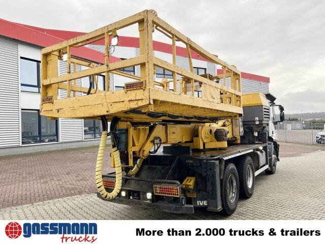 Camião cisterna, Camião grua Iveco Trakker AD260T36 6x4, AMV Hubsteiger +: foto 10