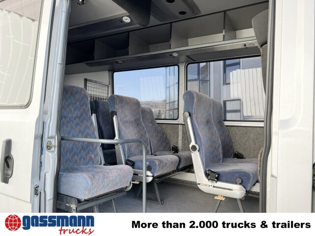 Mercedes-Benz 711 D-KA 4x2, Standklima, 11-Sitze, 2 x on stock - Minibus, Furgão de passageiros: foto 4 Mercedes-Benz 711 D-KA 4x2, Standklima, 11-Sitze, 2 x on stock - Minibus, Furgão de passageiros: foto 4