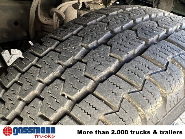 Mercedes-Benz 711 D-KA 4x2, Standklima, 11-Sitze, 2 x on stock - Minibus, Furgão de passageiros: foto 2 Mercedes-Benz 711 D-KA 4x2, Standklima, 11-Sitze, 2 x on stock - Minibus, Furgão de passageiros: foto 2