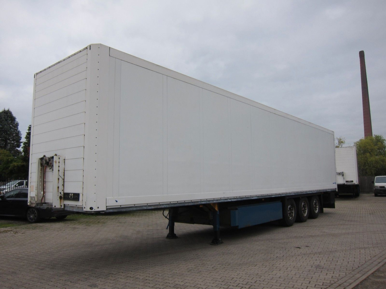 Schmitz Cargobull SKO 24 Iso-Koffer Doppelstock Lift Disc Top 2x - Semi-reboque furgão: foto 3 Schmitz Cargobull SKO 24 Iso-Koffer Doppelstock Lift Disc Top 2x - Semi-reboque furgão: foto 3