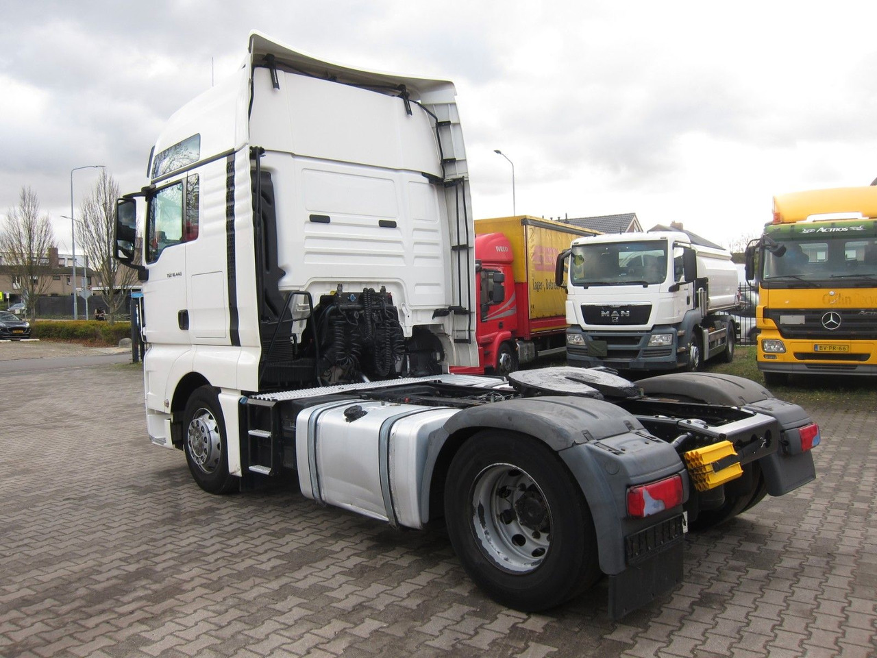 MAN TGX 18 440 XXL Retarder 730tkm 2xTank - Tractor: foto 4 MAN TGX 18 440 XXL Retarder 730tkm 2xTank - Tractor: foto 4