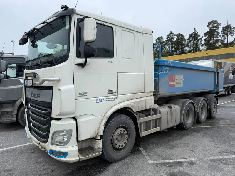 DAF XF 510 Ginaf 8x4*4 - Tipper - Euro 6 - Steering axle - Steel front suspension - Camião basculante: foto 2 DAF XF 510 Ginaf 8x4*4 - Tipper - Euro 6 - Steering axle - Steel front suspension - Camião basculante: foto 2