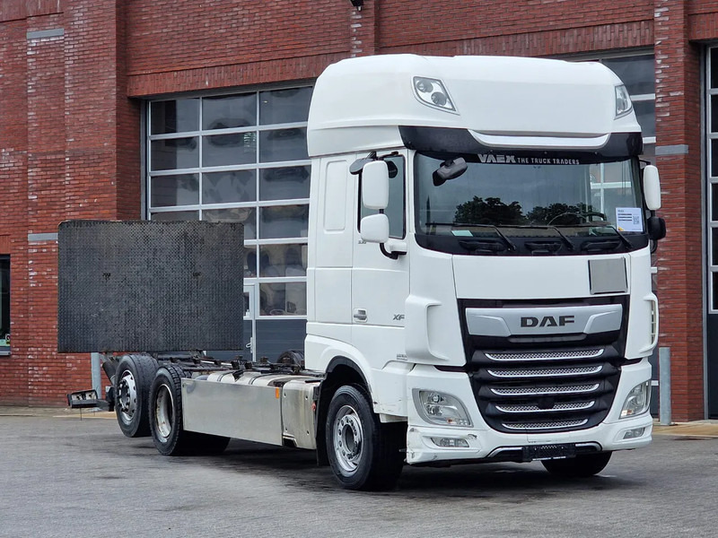 DAF XF 530 SuperSpaceCab 6x2*4 - Chassis 740 cm - Loadlift - Steering axle - Leather - - Camião chassi: foto 1 DAF XF 530 SuperSpaceCab 6x2*4 - Chassis 740 cm - Loadlift - Steering axle - Leather - - Camião chassi: foto 1