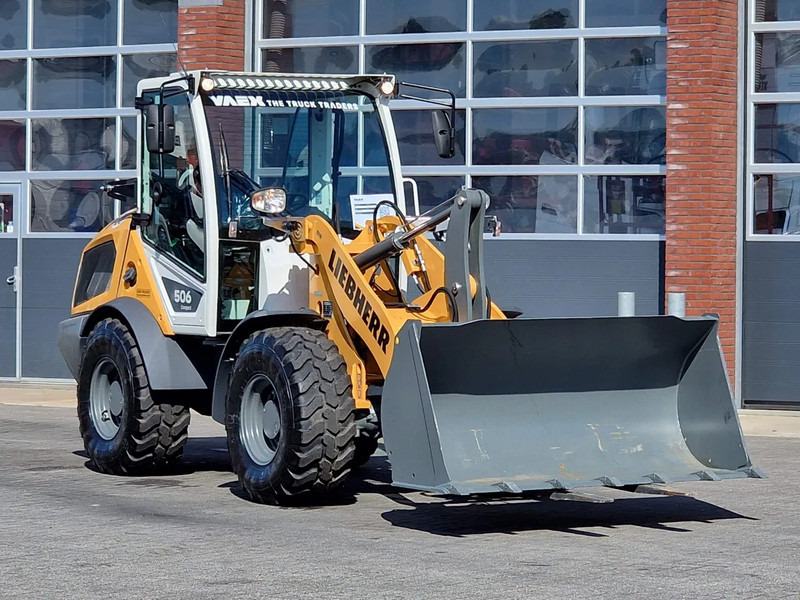 Liebherr L506 compact - New - Bucket + pallet forks - 46 KW - Escavadeira de rodas: foto 1 Liebherr L506 compact - New - Bucket + pallet forks - 46 KW - Escavadeira de rodas: foto 1