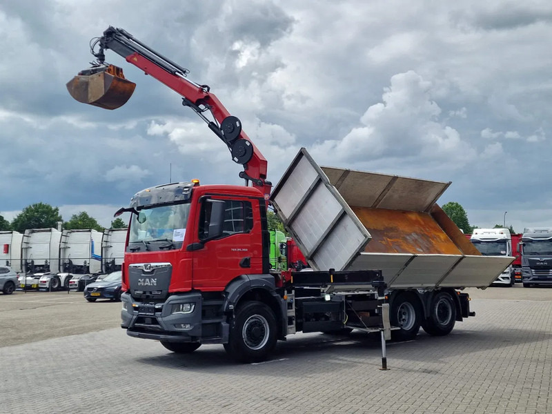 MAN TGS 26.360 6x4 Hydrodrive / Crane HMF1920K-RCS / 3 way tipper HMF / Low KM 110.700! - Camião grua: foto 3 MAN TGS 26.360 6x4 Hydrodrive / Crane HMF1920K-RCS / 3 way tipper HMF / Low KM 110.700! - Camião grua: foto 3
