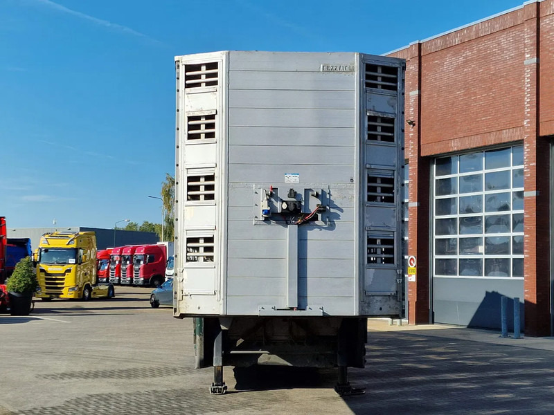 Pezzaioli 5 deck livestock trailer - Water & Ventilation - Loadlift - Folding floors - BPW Axle - 155M3 - Semi-reboque transporte de gado: foto 5 Pezzaioli 5 deck livestock trailer - Water & Ventilation - Loadlift - Folding floors - BPW Axle - 155M3 - Semi-reboque transporte de gado: foto 5