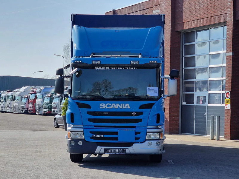 Scania P320 4x2 - Side boars - Loadlift - Full air - Navi - Camião de lona: foto 2 Scania P320 4x2 - Side boars - Loadlift - Full air - Navi - Camião de lona: foto 2