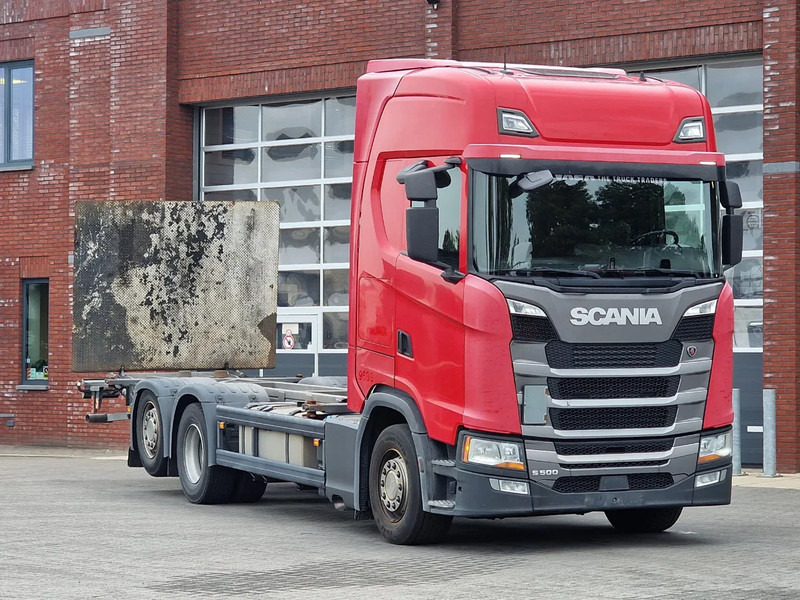 Scania S500 NGS Highline 6x2 - BDF - Full air - Loadlift - Navi - Retarder - Camião transportador de contêineres/ Caixa móvel: foto 1 Scania S500 NGS Highline 6x2 - BDF - Full air - Loadlift - Navi - Retarder - Camião transportador de contêineres/ Caixa móvel: foto 1