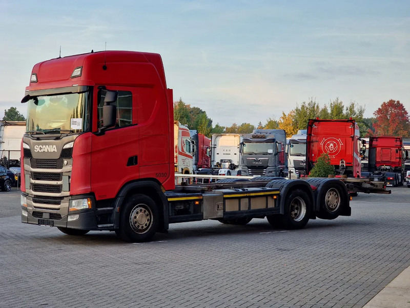 Scania S500 NGS Highline 6x2 - BDF - Full air - Navi - Retarder - Camião transportador de contêineres/ Caixa móvel: foto 3 Scania S500 NGS Highline 6x2 - BDF - Full air - Navi - Retarder - Camião transportador de contêineres/ Caixa móvel: foto 3