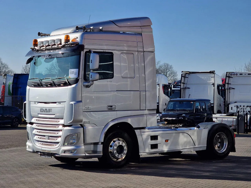 DAF XF 440 SpaceCab 4x2 - Full spoiler - Alloy wheels - Air horn - Light bar - Tractor: foto 3 DAF XF 440 SpaceCab 4x2 - Full spoiler - Alloy wheels - Air horn - Light bar - Tractor: foto 3
