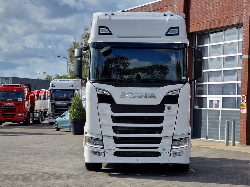 Scania 590S V8 NGS Highline 4x2 - New - Retarder - Leather - Alloy wheels Led - Navi - NEW! - Tractor: foto 2 Scania 590S V8 NGS Highline 4x2 - New - Retarder - Leather - Alloy wheels Led - Navi - NEW! - Tractor: foto 2