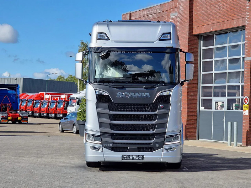 Scania 660S V8 NGS Highline 6x2/4 - New - Full spec - Retarder - Night clima - Led - Leather - Navi - Tractor: foto 2 Scania 660S V8 NGS Highline 6x2/4 - New - Full spec - Retarder - Night clima - Led - Leather - Navi - Tractor: foto 2
