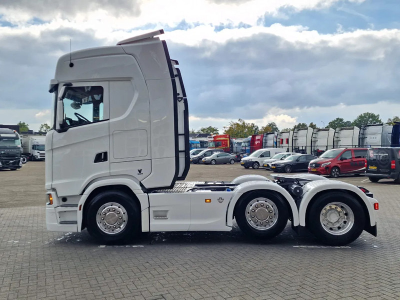 Scania 770S V8 NGS Highline 6x2/4 - New - Old dashboard - Full spec - Retarder - Night clima - Led - Leather - Navi - Tractor: foto 4 Scania 770S V8 NGS Highline 6x2/4 - New - Old dashboard - Full spec - Retarder - Night clima - Led - Leather - Navi - Tractor: foto 4