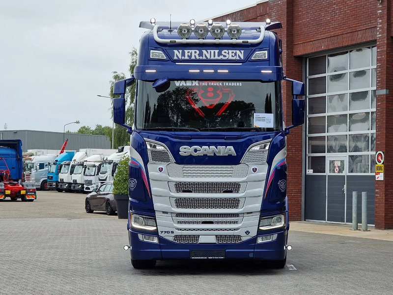Scania 770S V8 NGS Highline 6x2 - Show truck - Special paint - Custom interior - Retarder - Full air - Night clima - Tractor: foto 2 Scania 770S V8 NGS Highline 6x2 - Show truck - Special paint - Custom interior - Retarder - Full air - Night clima - Tractor: foto 2