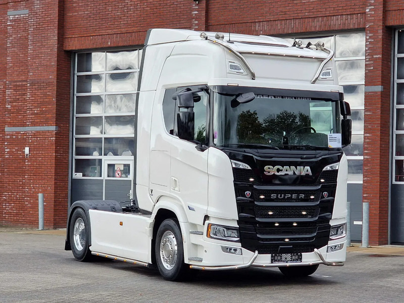 Scania R560 Highline 4x2 - Like new - Full spec - Facelift - Retarder - Night clima - Full air - Alloy wheels - Tractor: foto 1 Scania R560 Highline 4x2 - Like new - Full spec - Facelift - Retarder - Night clima - Full air - Alloy wheels - Tractor: foto 1