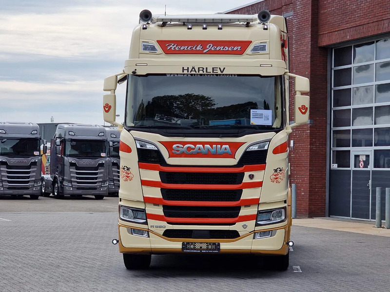 Scania R580 V8 NGS Highline 6x2 - PTO/Hydraulic - 2.95 WB - Retarder - Night clima - Custom interior - Tractor: foto 2 Scania R580 V8 NGS Highline 6x2 - PTO/Hydraulic - 2.95 WB - Retarder - Night clima - Custom interior - Tractor: foto 2