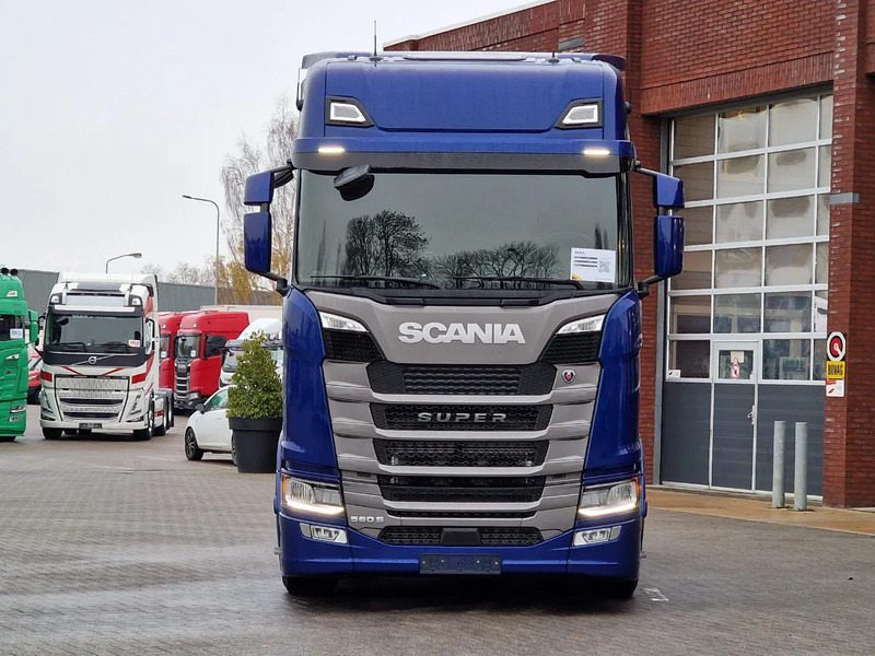 Scania S560 Highline 4x2 - Full spec - Retader - Night clima - Full air - Facelift - 2x tank - Tractor: foto 2 Scania S560 Highline 4x2 - Full spec - Retader - Night clima - Full air - Facelift - 2x tank - Tractor: foto 2
