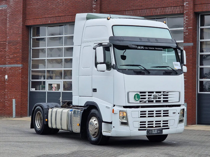 Volvo FH 13.440 Globetrotter XL 4x2 - Manual gearbox - Euro 5 - Low KM - Tractor: foto 1 Volvo FH 13.440 Globetrotter XL 4x2 - Manual gearbox - Euro 5 - Low KM - Tractor: foto 1