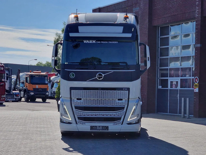 Volvo FH 13.500 Globetrotter XL 4x2 - NEW - Full spec - I parkcool - Full air - - Tractor: foto 2 Volvo FH 13.500 Globetrotter XL 4x2 - NEW - Full spec - I parkcool - Full air - - Tractor: foto 2