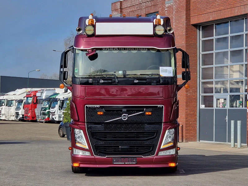 Volvo FH 13.540 Lowroof 6x2 - Show truck - Custom interior - Full air suspension - I parkcool - VEB+ - Tractor: foto 2 Volvo FH 13.540 Lowroof 6x2 - Show truck - Custom interior - Full air suspension - I parkcool - VEB+ - Tractor: foto 2